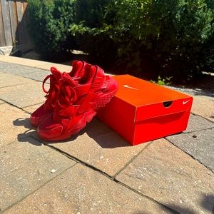 Nike Huaraches red size 9US